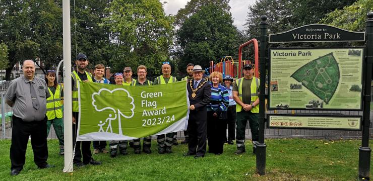 Pictured are the Mayor of Erewash Councillor Frank Phillips, fourth from right, Councillor Joel Bryan, fourth from left, some of the staff who keep the parks looking lovely, as well as members of the Friends of Victoria Park.  