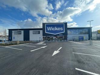 Long Eaton Wickes -- Cr Clowes Developments (UK) Ltd