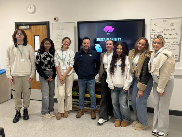 Students working with Think Ocean (Credit: DCG)